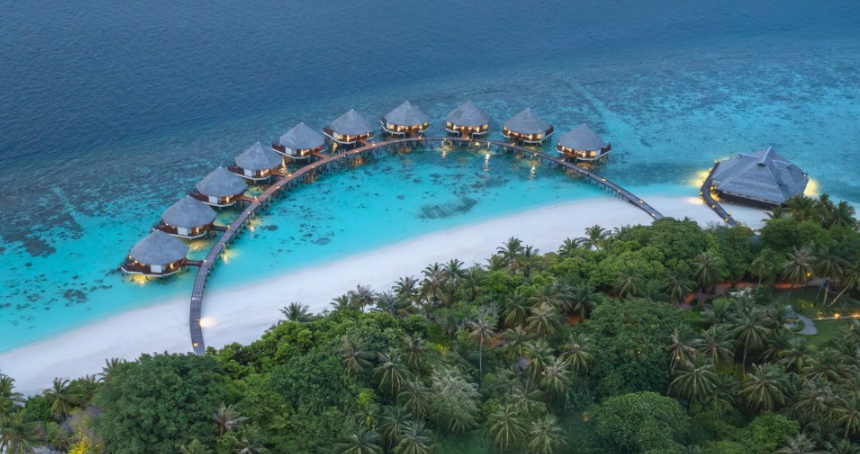 Какой курорт на Мальдивах выбрать: сравнение атоллов для романтиков, семей и дайверов